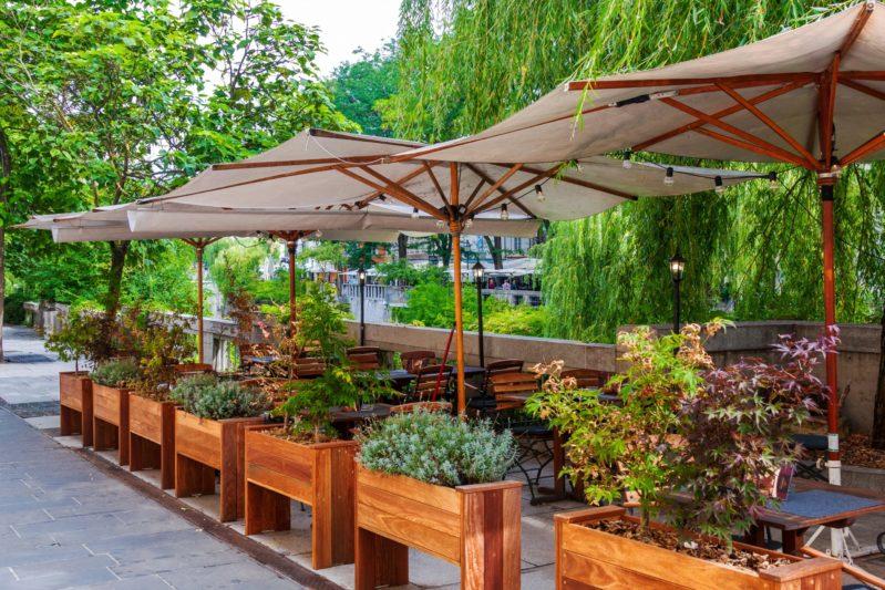 Restaurant avec terrasse